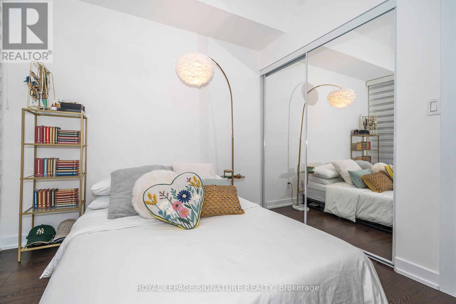 Th05 - 20 Bruyeres Mews, Toronto, Ontario  M5V 0G8 - Photo 18 - C12454520