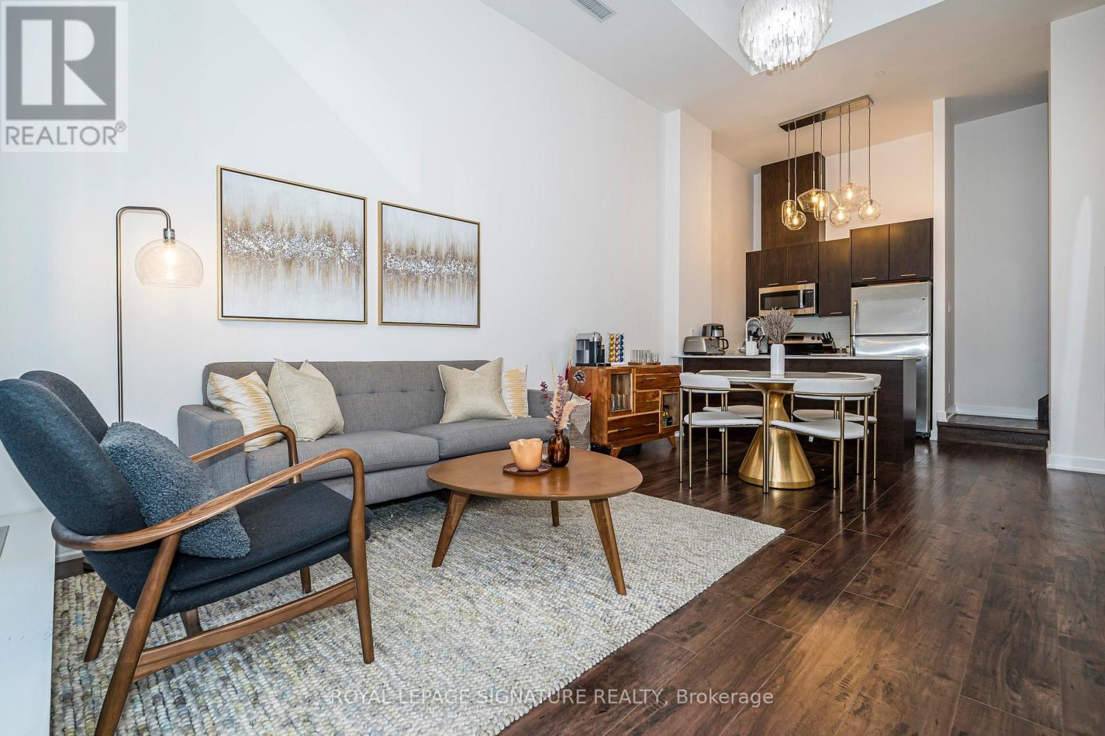 Th05 - 20 Bruyeres Mews, Toronto, Ontario  M5V 0G8 - Photo 4 - C12454520