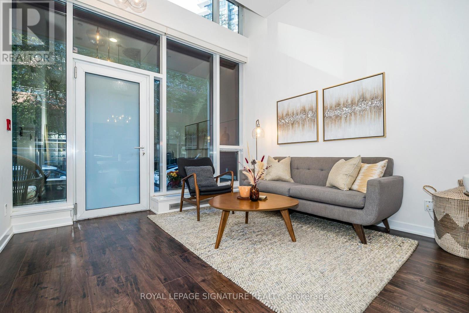 Th05 - 20 Bruyeres Mews, Toronto, Ontario  M5V 0G8 - Photo 6 - C12454520
