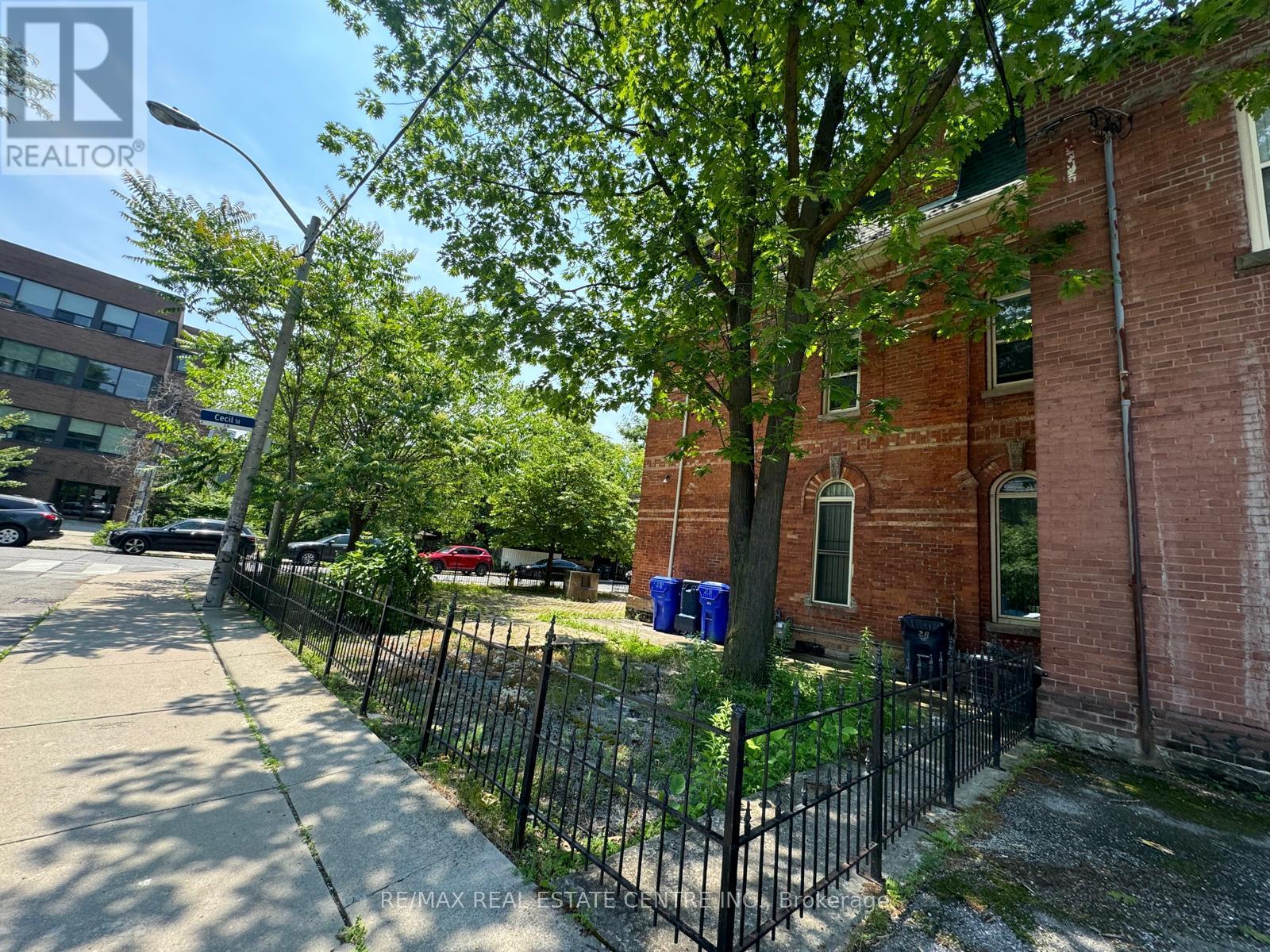 28 Cecil Street, Toronto, Ontario  M5T 1N3 - Photo 3 - C12454547