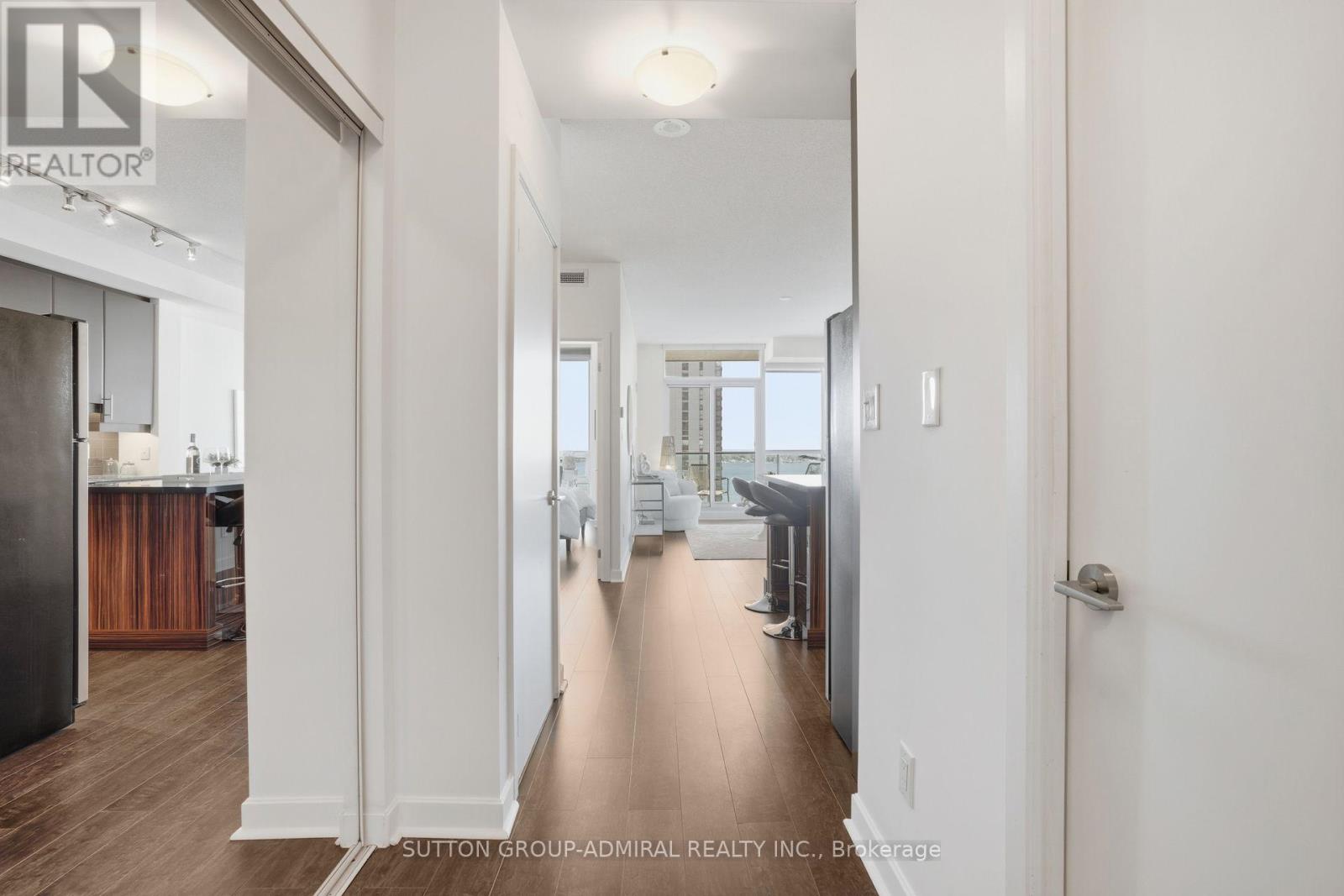 1810 - 33 Bay Street, Toronto, Ontario  M5J 2Z3 - Photo 3 - C12454565