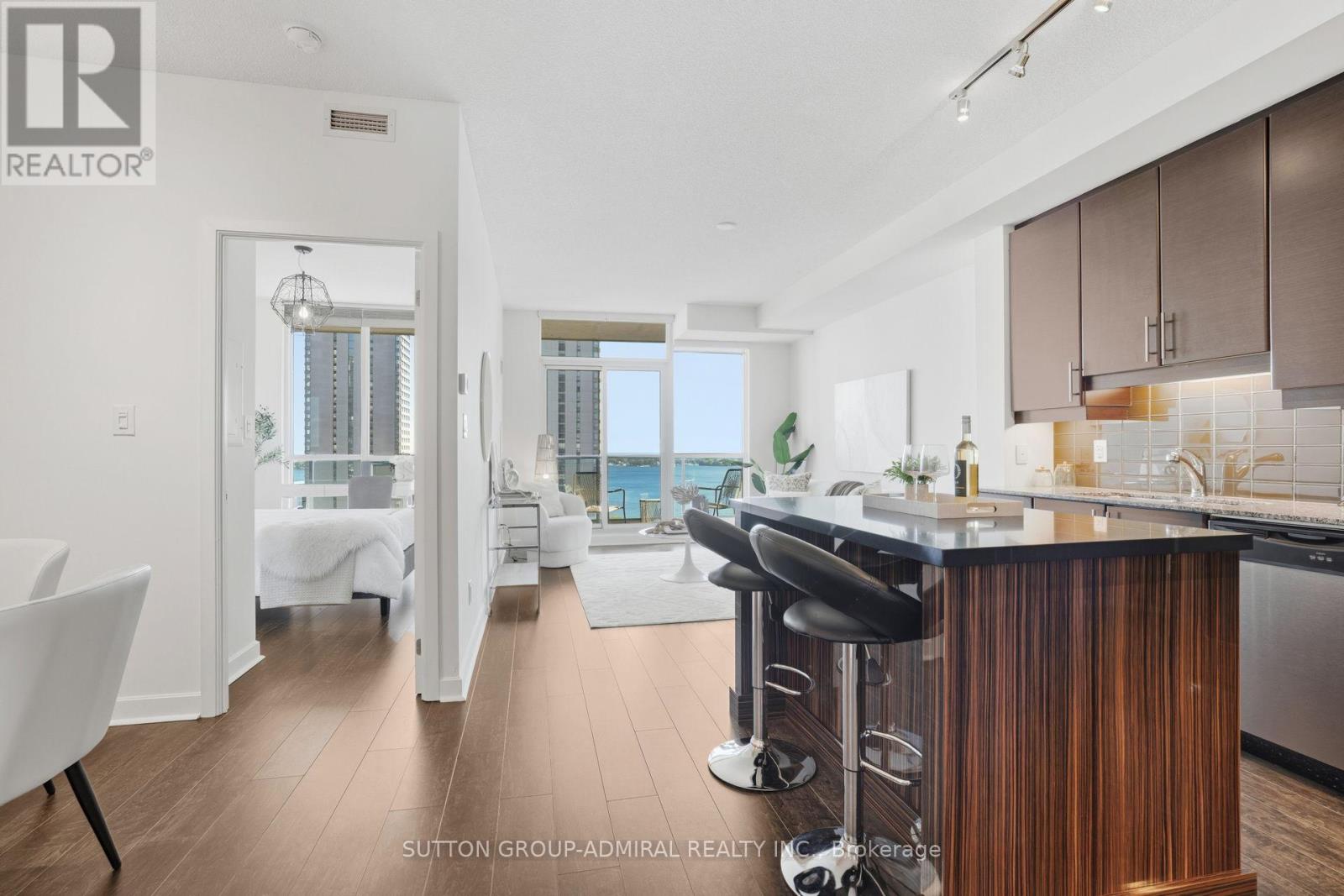 1810 - 33 Bay Street, Toronto, Ontario  M5J 2Z3 - Photo 4 - C12454565