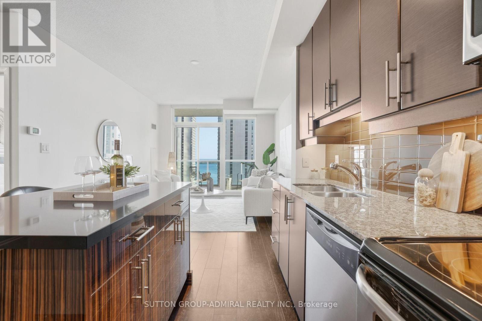 1810 - 33 Bay Street, Toronto, Ontario  M5J 2Z3 - Photo 8 - C12454565