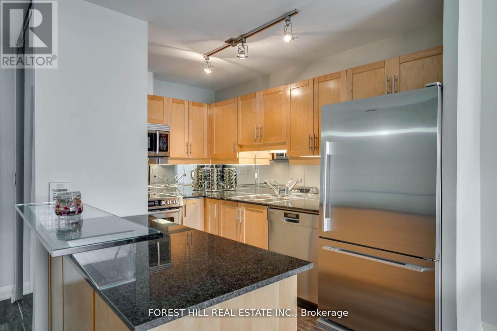 1803 - 220 Victoria Street, Toronto, Ontario  M5B 2R6 - Photo 11 - C12454568