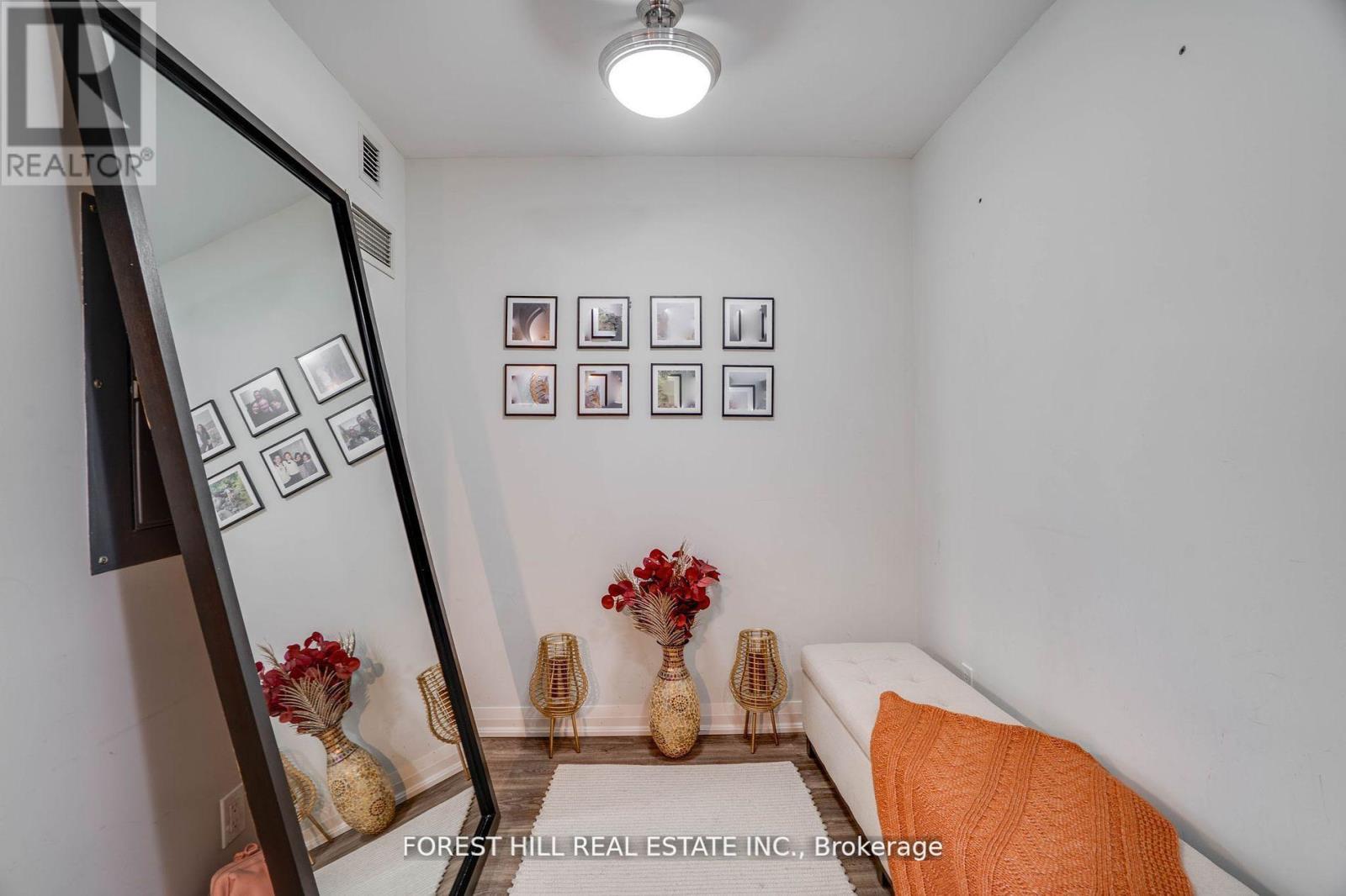 1803 - 220 Victoria Street, Toronto, Ontario  M5B 2R6 - Photo 6 - C12454568