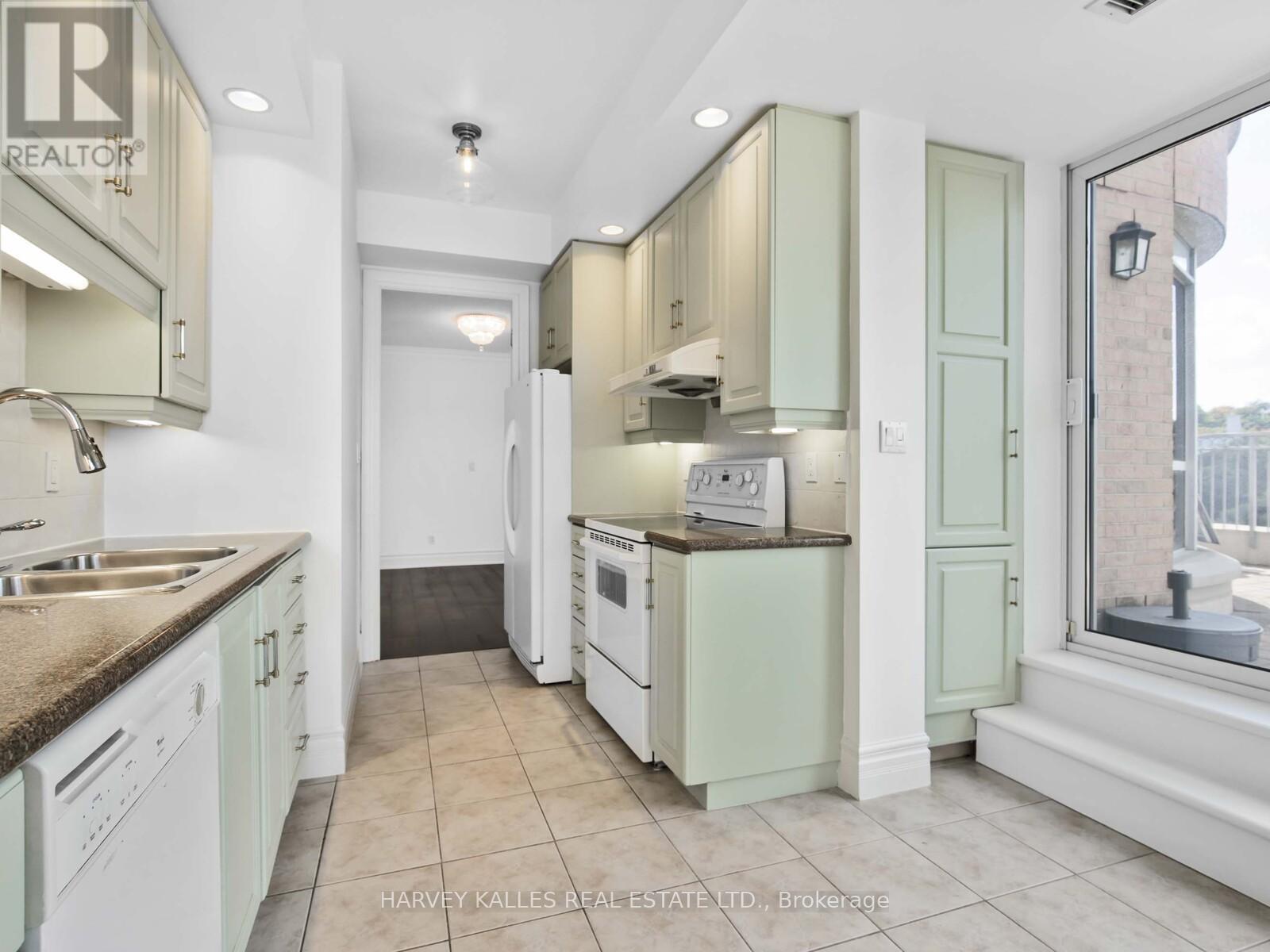 706 - 10 Old York Mills Road, Toronto, Ontario  M2P 2G9 - Photo 10 - C12454594