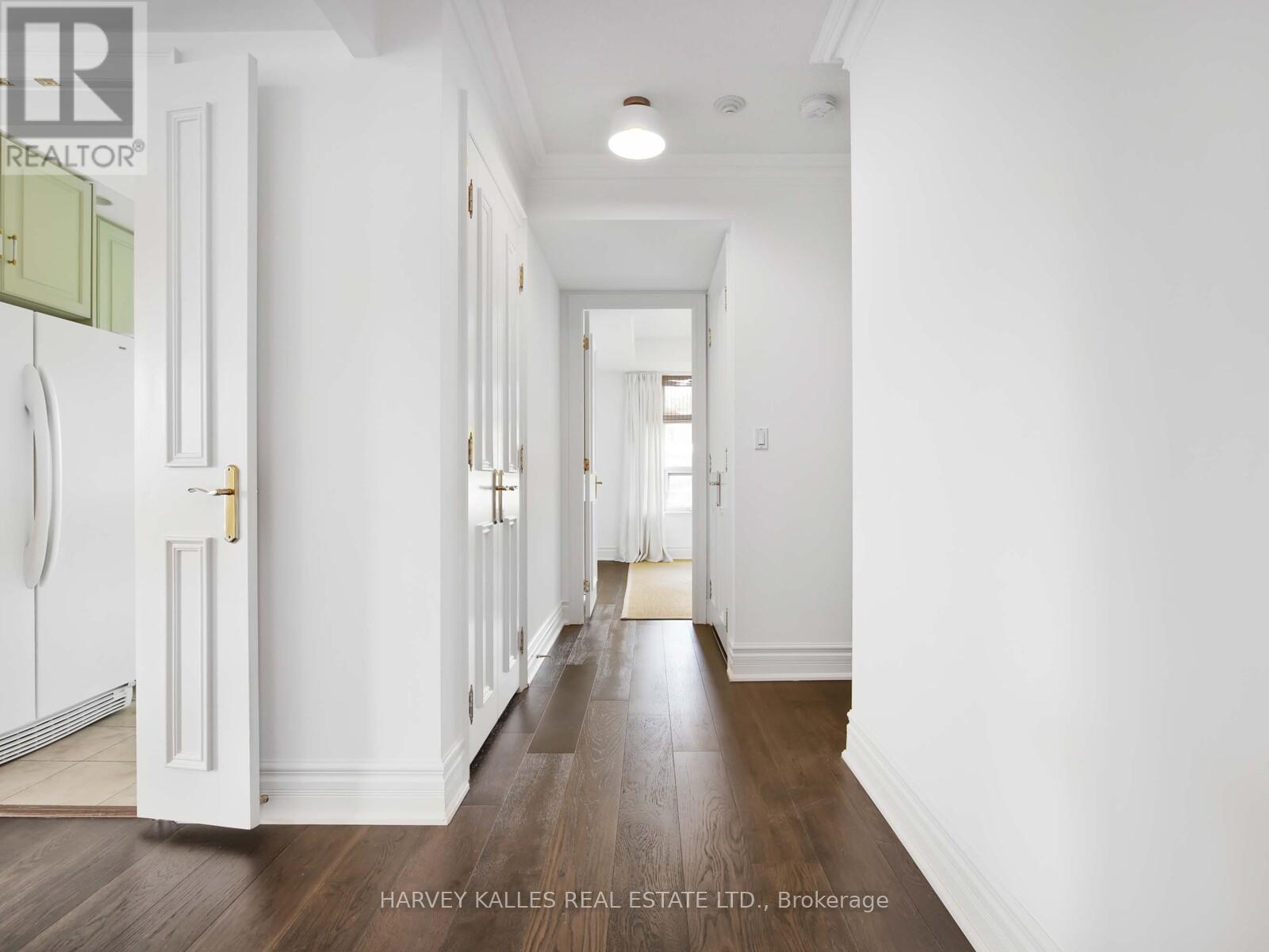706 - 10 Old York Mills Road, Toronto, Ontario  M2P 2G9 - Photo 4 - C12454594