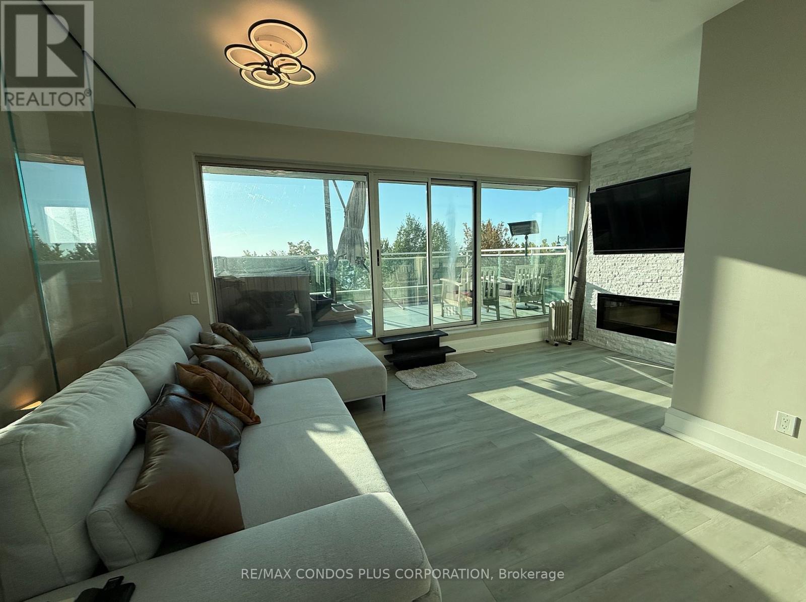 Th125 - 5 Marine Parade Drive, Toronto (Mimico), Ontario  M8V 4B4 - Photo 12 - W12450937