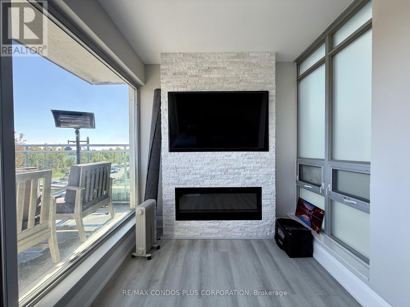 Th125 - 5 Marine Parade Drive, Toronto (Mimico), Ontario  M8V 4B4 - Photo 11 - W12450937