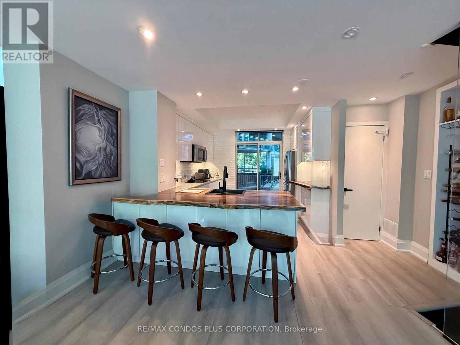 Th125 - 5 Marine Parade Drive, Toronto (Mimico), Ontario  M8V 4B4 - Photo 5 - W12450937