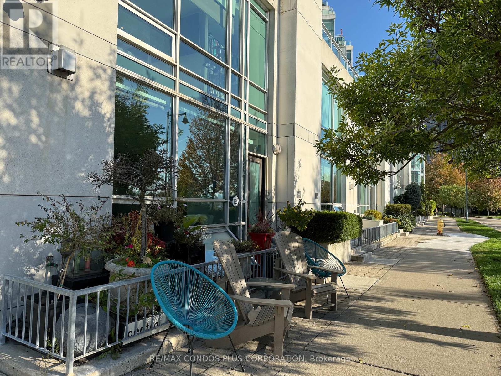 Th125 - 5 Marine Parade Drive, Toronto (Mimico), Ontario  M8V 4B4 - Photo 7 - W12450937