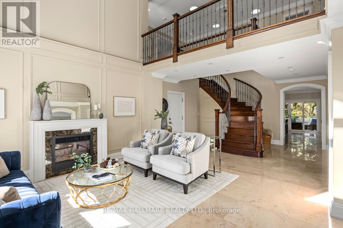 14 Ballantyne Court, Toronto, Ontario  M9A 1W9 - Photo 3 - W12454384