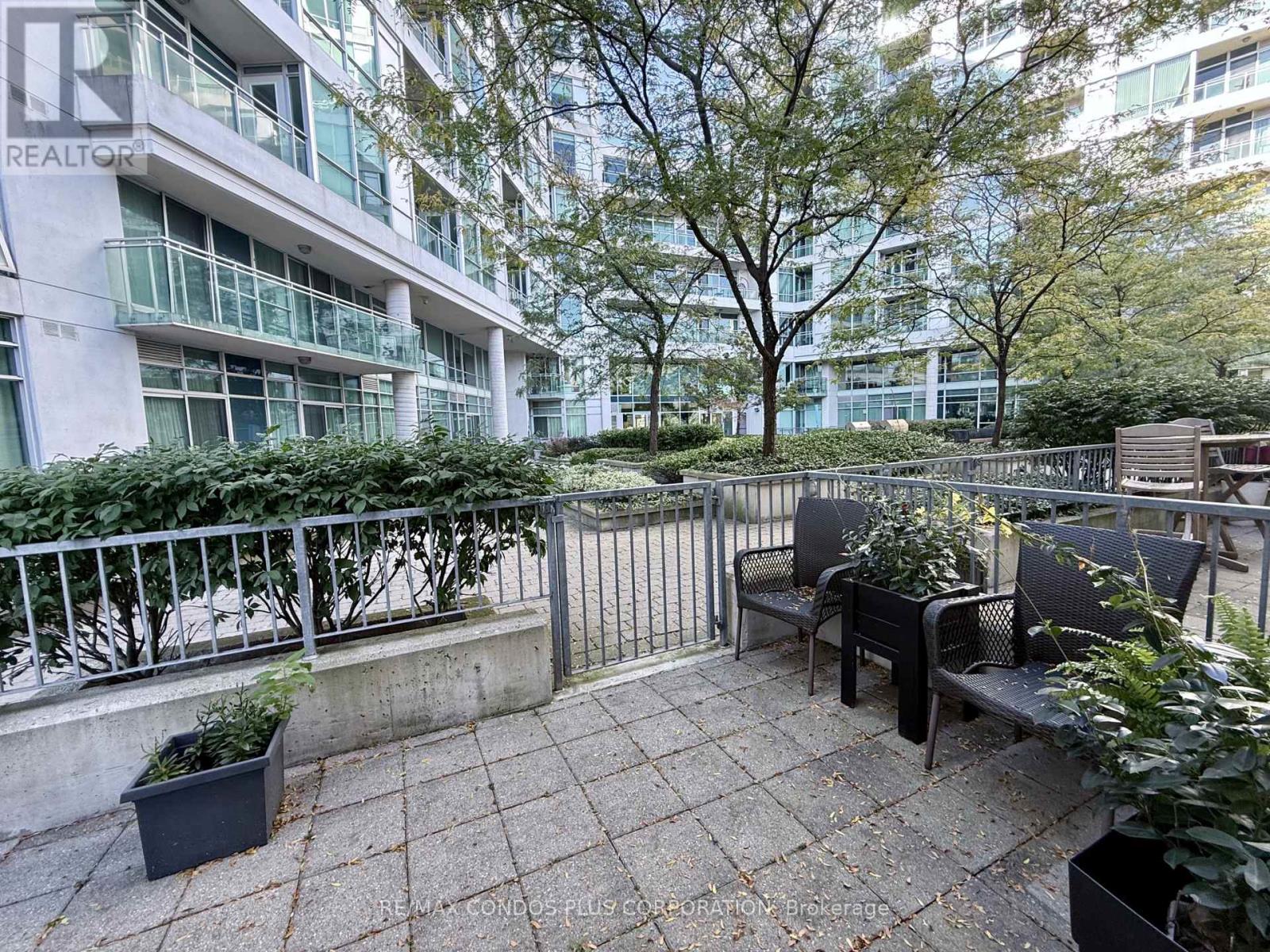 Th125 - 5 Marine Parade Drive, Toronto (Mimico), Ontario  M8V 4B4 - Photo 8 - W12450937