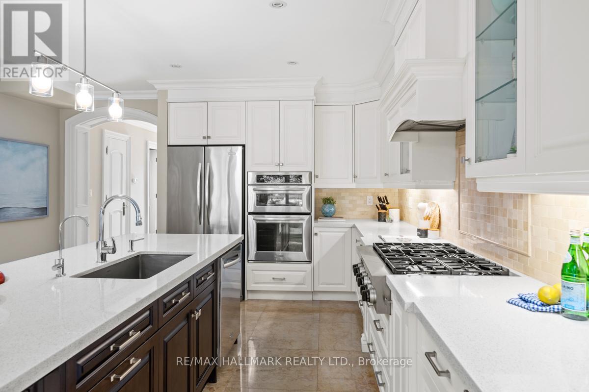 14 Ballantyne Court, Toronto, Ontario  M9A 1W9 - Photo 10 - W12454384