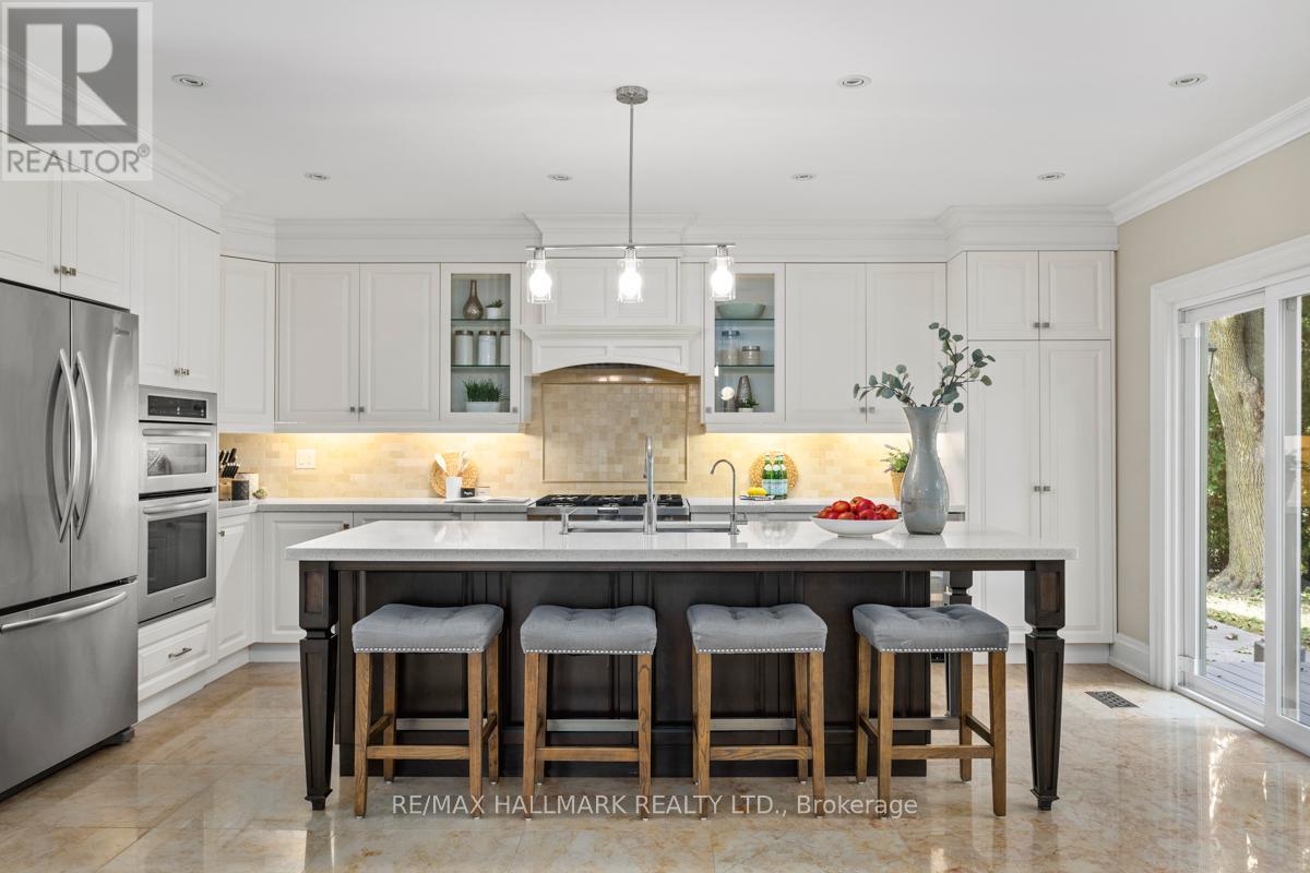 14 Ballantyne Court, Toronto, Ontario  M9A 1W9 - Photo 8 - W12454384