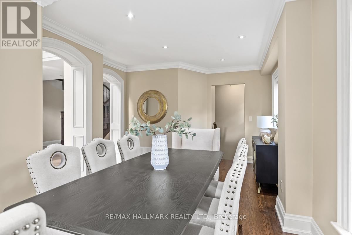 14 Ballantyne Court, Toronto, Ontario  M9A 1W9 - Photo 7 - W12454384