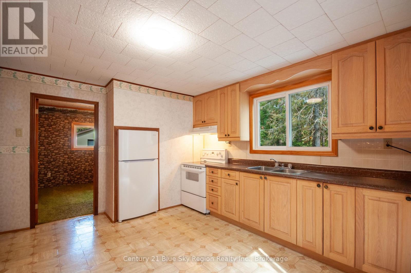 78 Dalys Road, North Bay, Ontario  P1B 8G4 - Photo 3 - X12454618