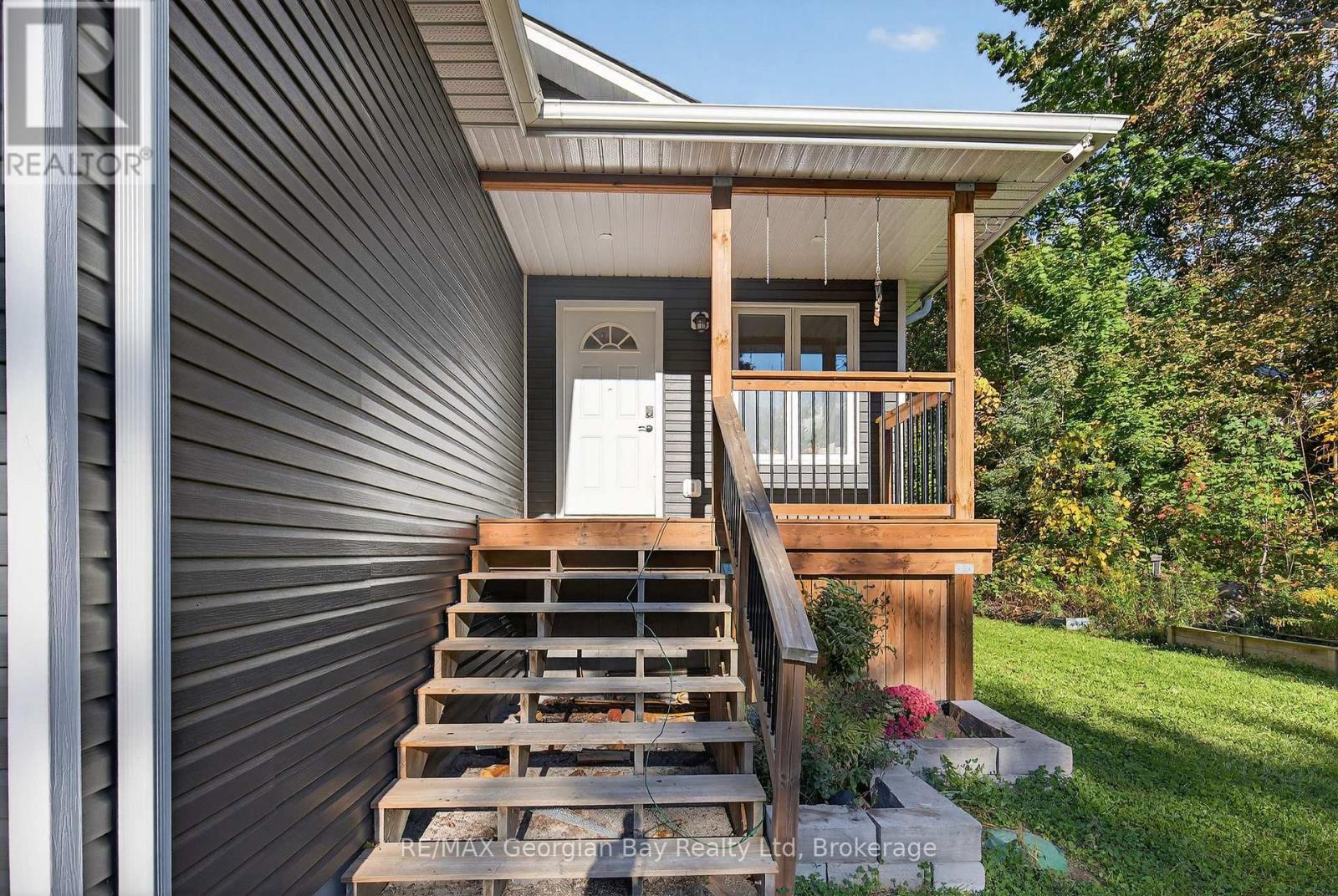 10 King Road, Tay (Waubaushene), Ontario  L0K 2C0 - Photo 4 - S12454648