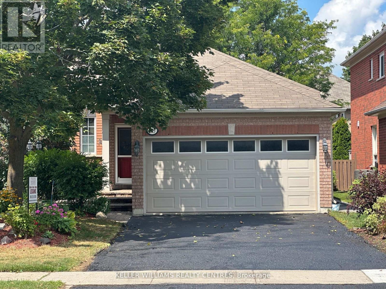 165 CLEARMEADOW BOULEVARD, Newmarket, Ontario
