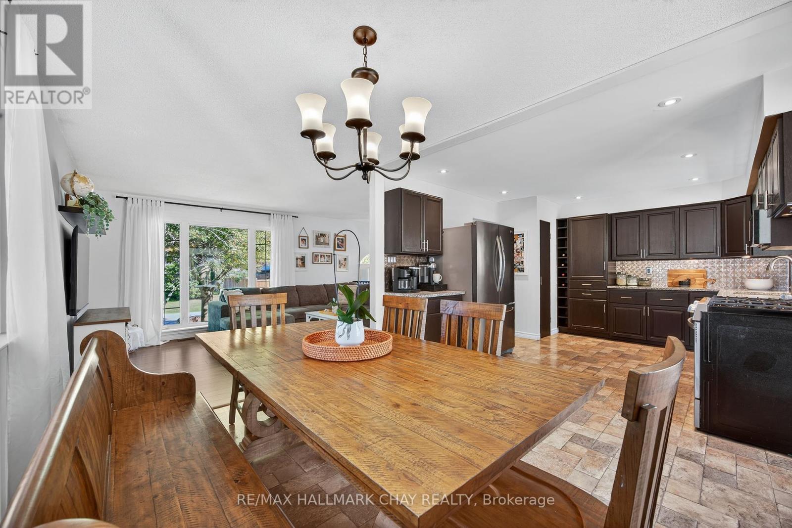 209 Newholme Circle, Innisfil (Stroud), Ontario  L9S 1E9 - Photo 10 - N12454509