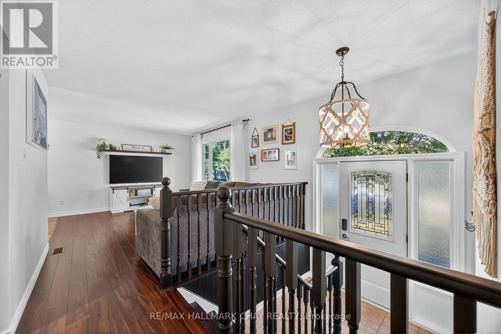 209 Newholme Circle, Innisfil (Stroud), Ontario  L9S 1E9 - Photo 6 - N12454509