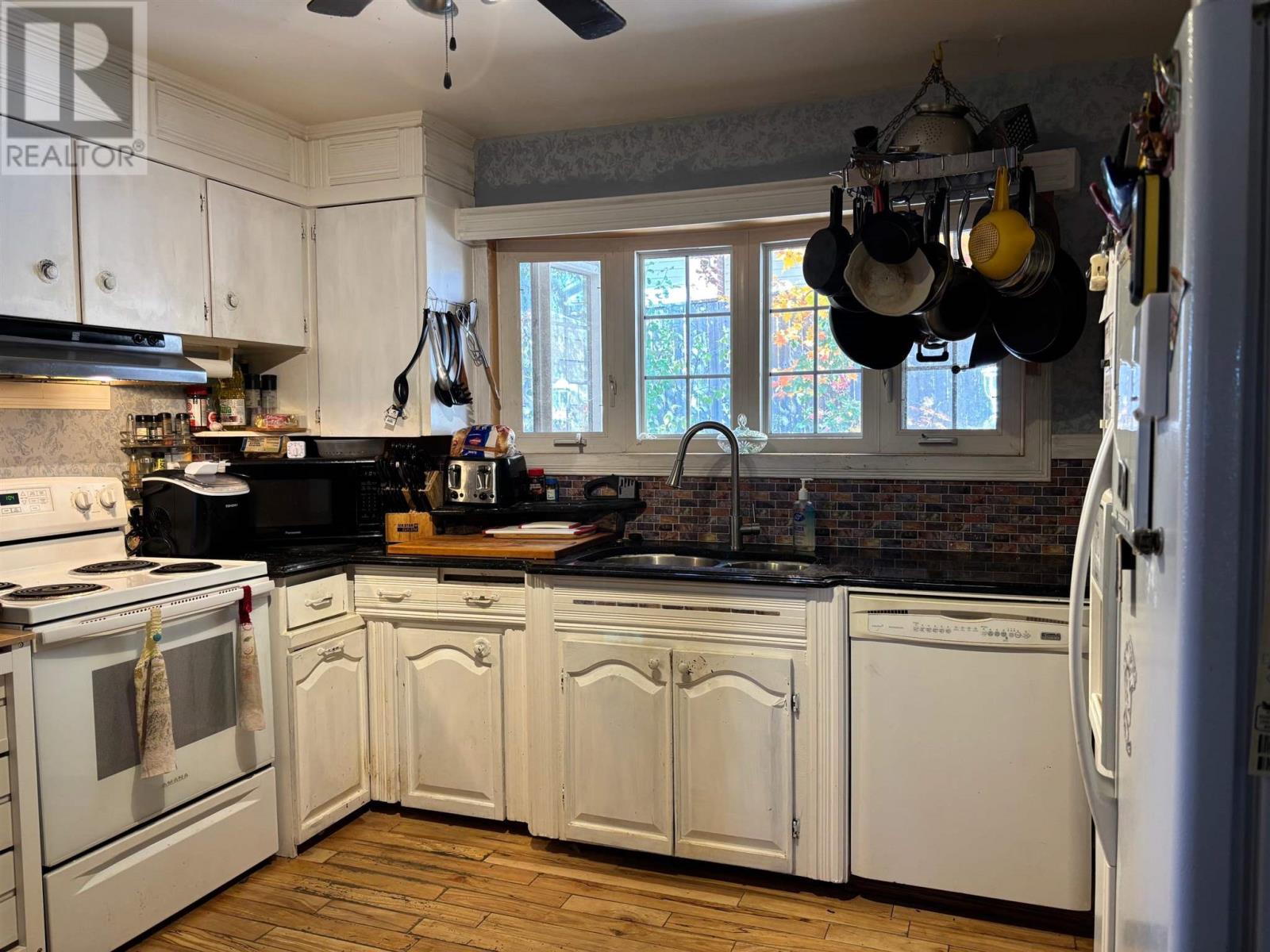 30 Denison Rd, Elliot Lake, Ontario  P5A 1L7 - Photo 11 - SM252909