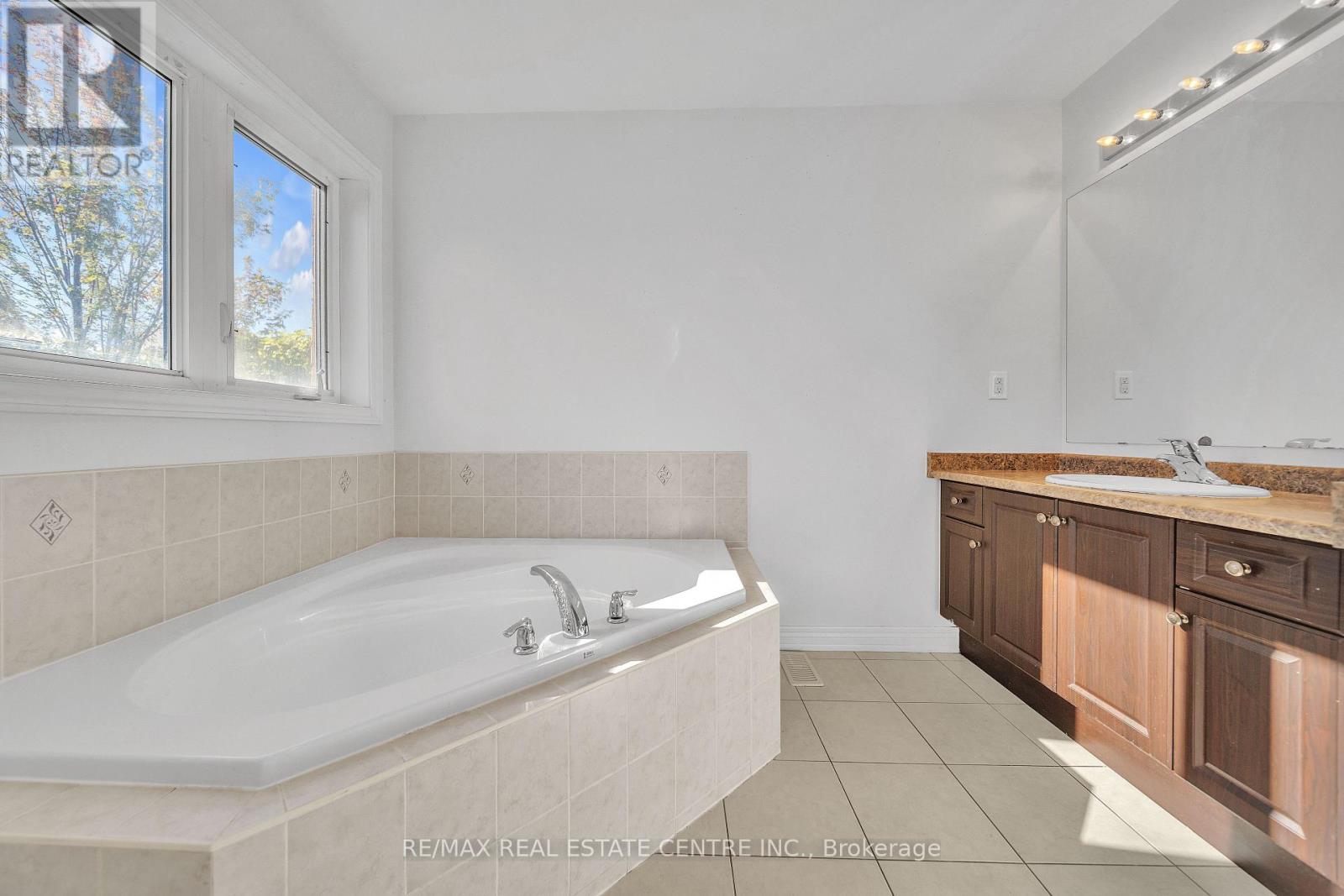 450 Tilt Point, Milton, Ontario  L9T 7Y5 - Photo 26 - W12437771