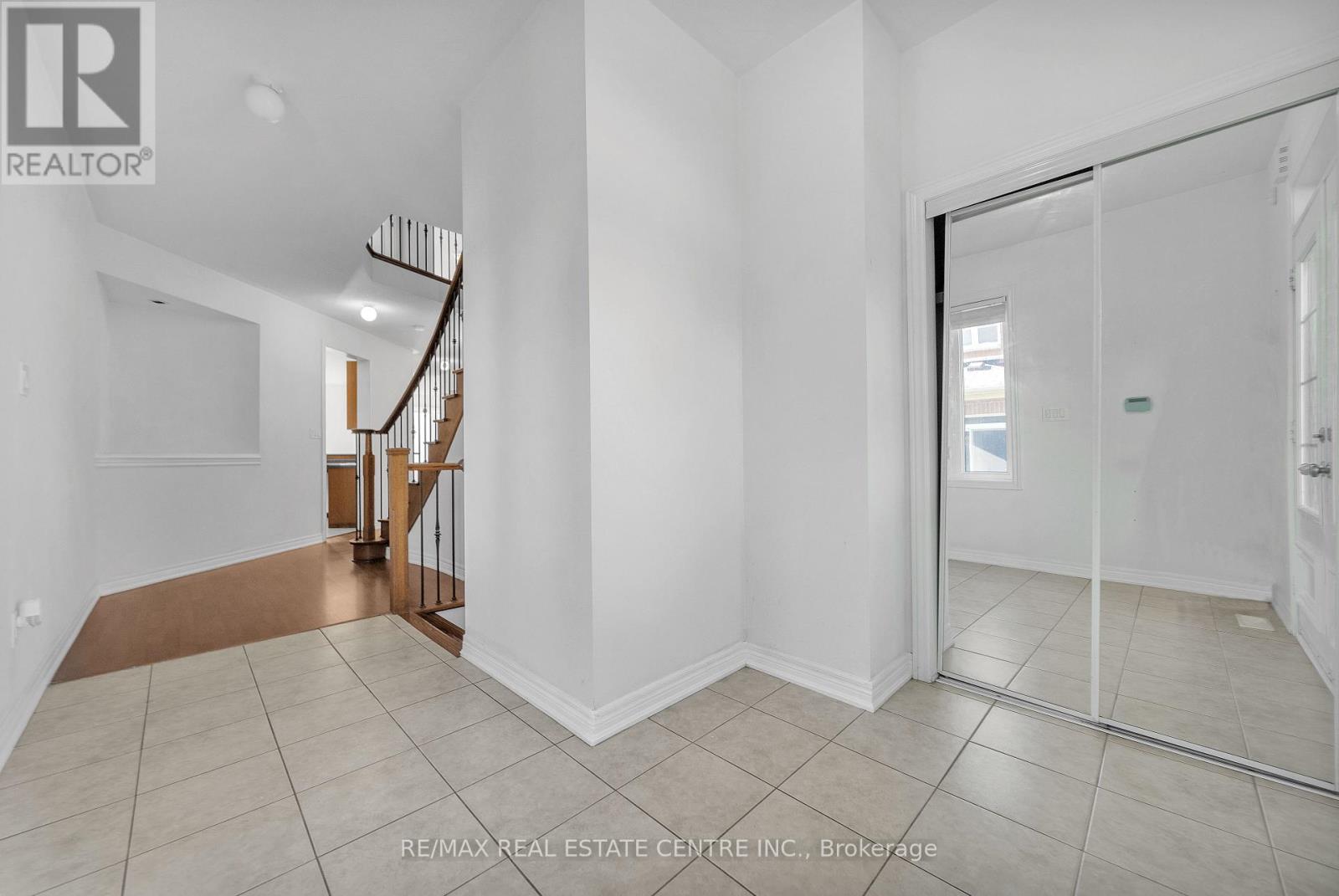 450 Tilt Point, Milton, Ontario  L9T 7Y5 - Photo 4 - W12437771