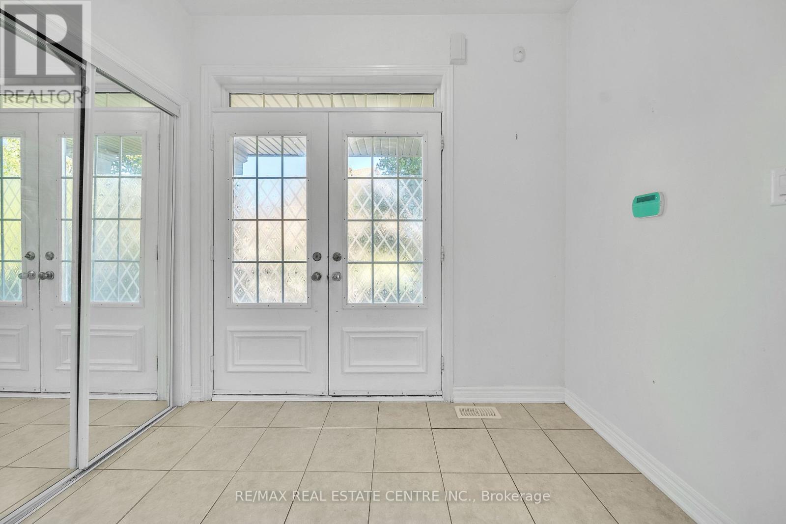 450 Tilt Point, Milton, Ontario  L9T 7Y5 - Photo 5 - W12437771