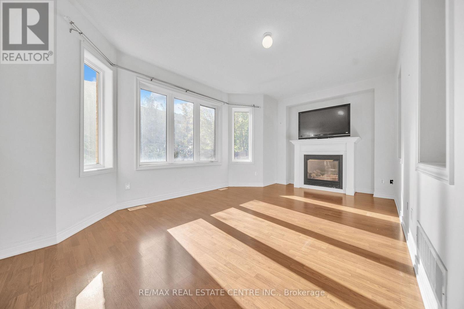450 Tilt Point, Milton, Ontario  L9T 7Y5 - Photo 10 - W12437771