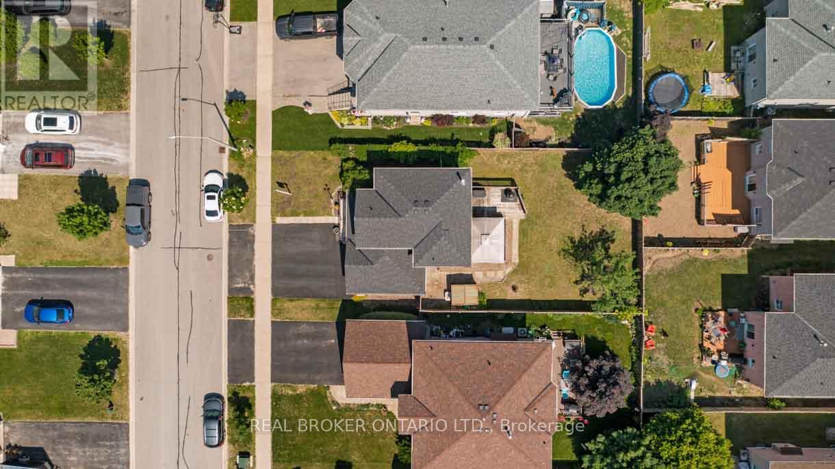 131 Ruffet Drive, Barrie, Ontario  L4N 0N6 - Photo 12 - S12454508