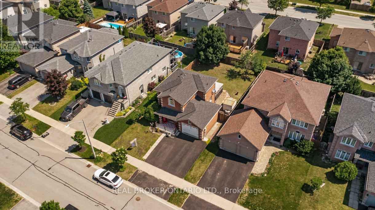 131 Ruffet Drive, Barrie, Ontario  L4N 0N6 - Photo 3 - S12454508