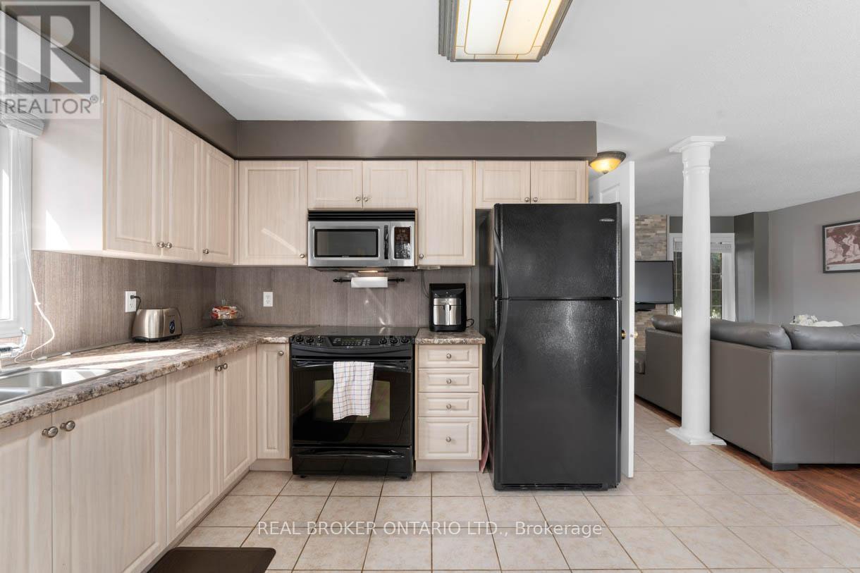 131 Ruffet Drive, Barrie, Ontario  L4N 0N6 - Photo 8 - S12454508