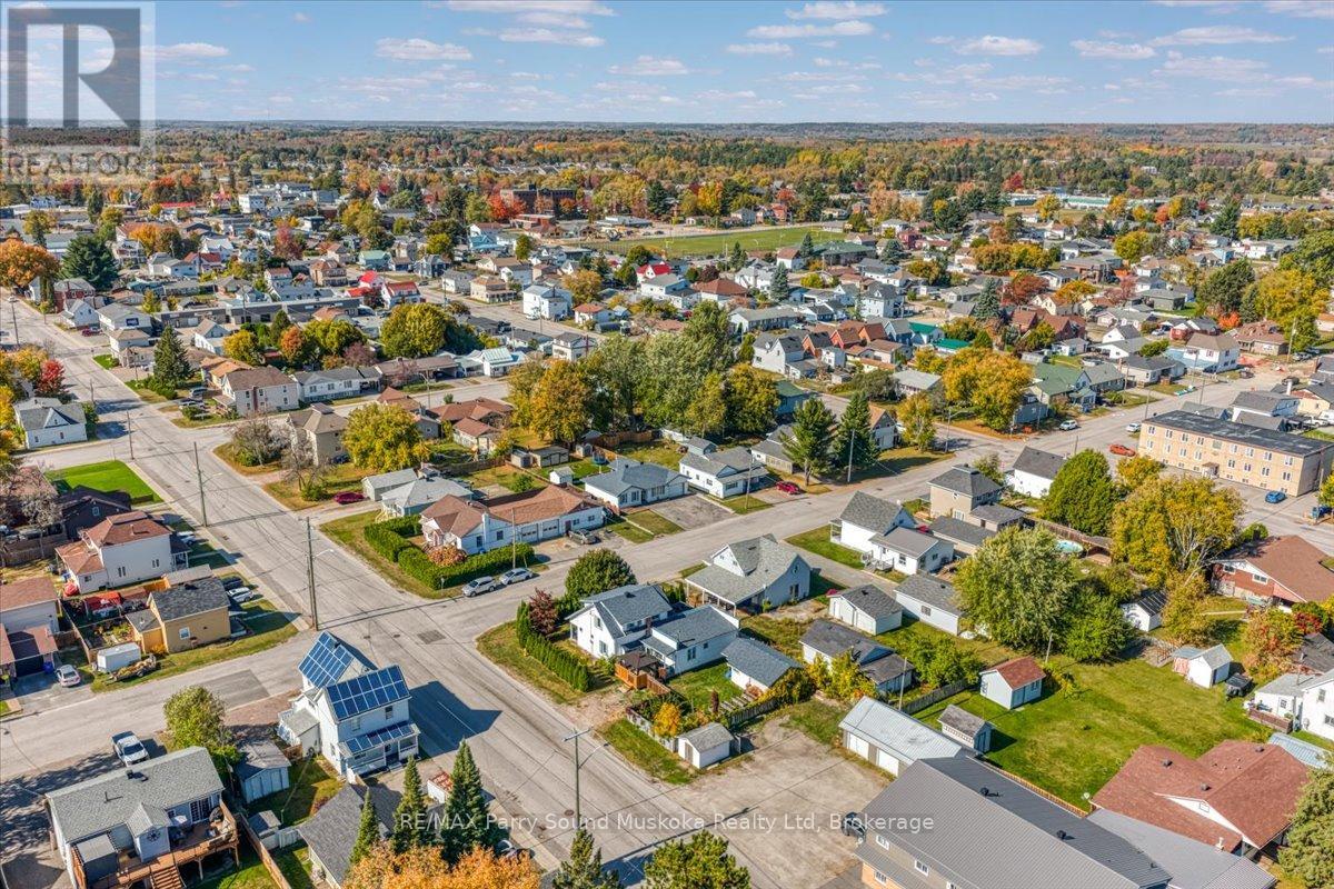216 Arthur Street, West Nipissing, Ontario  P2B 1E7 - Photo 3 - X12454655