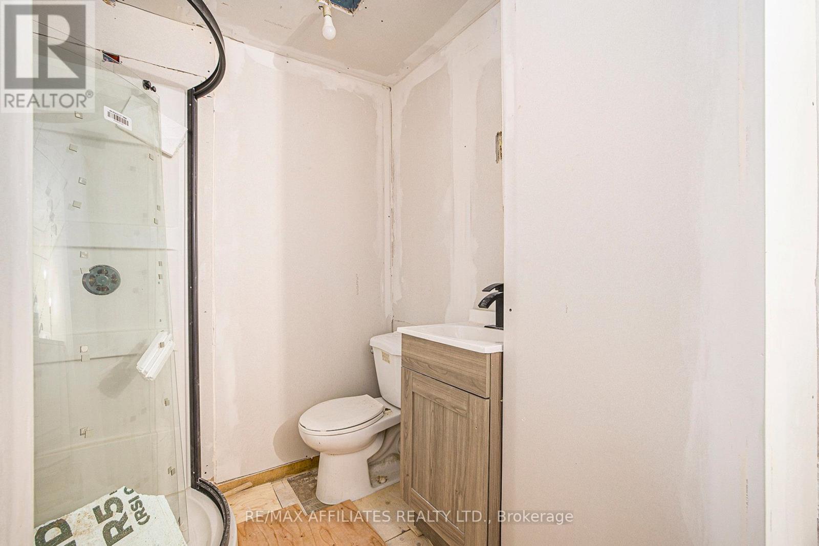 20 Montague Street, Smiths Falls, Ontario  K7A 2M1 - Photo 5 - X12454626