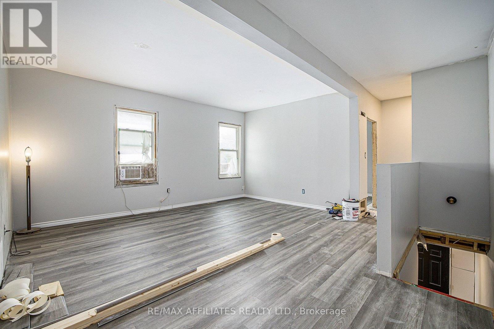 20 Montague Street, Smiths Falls, Ontario  K7A 2M1 - Photo 6 - X12454626