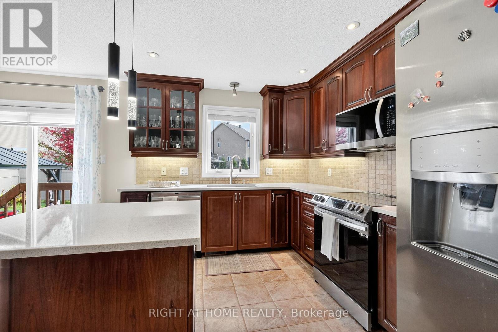 380 Quartz Avenue N, Clarence-Rockland, Ontario  K4K 0C7 - Photo 13 - X12454632