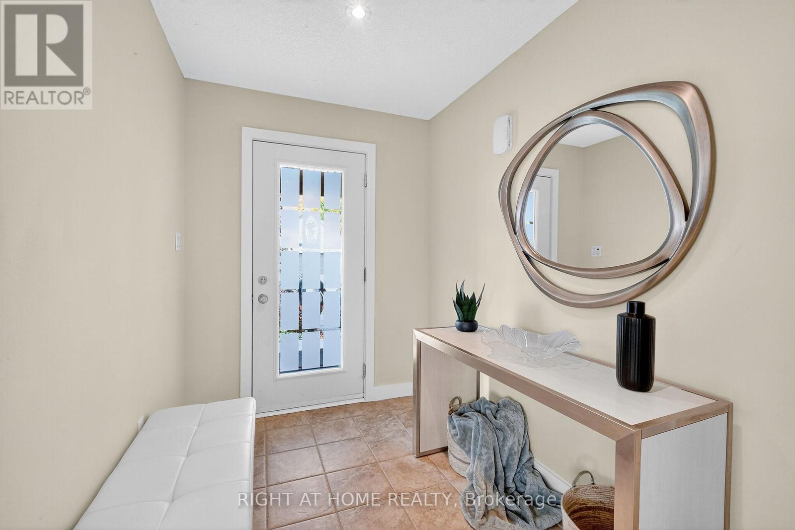 380 Quartz Avenue N, Clarence-Rockland, Ontario  K4K 0C7 - Photo 3 - X12454632