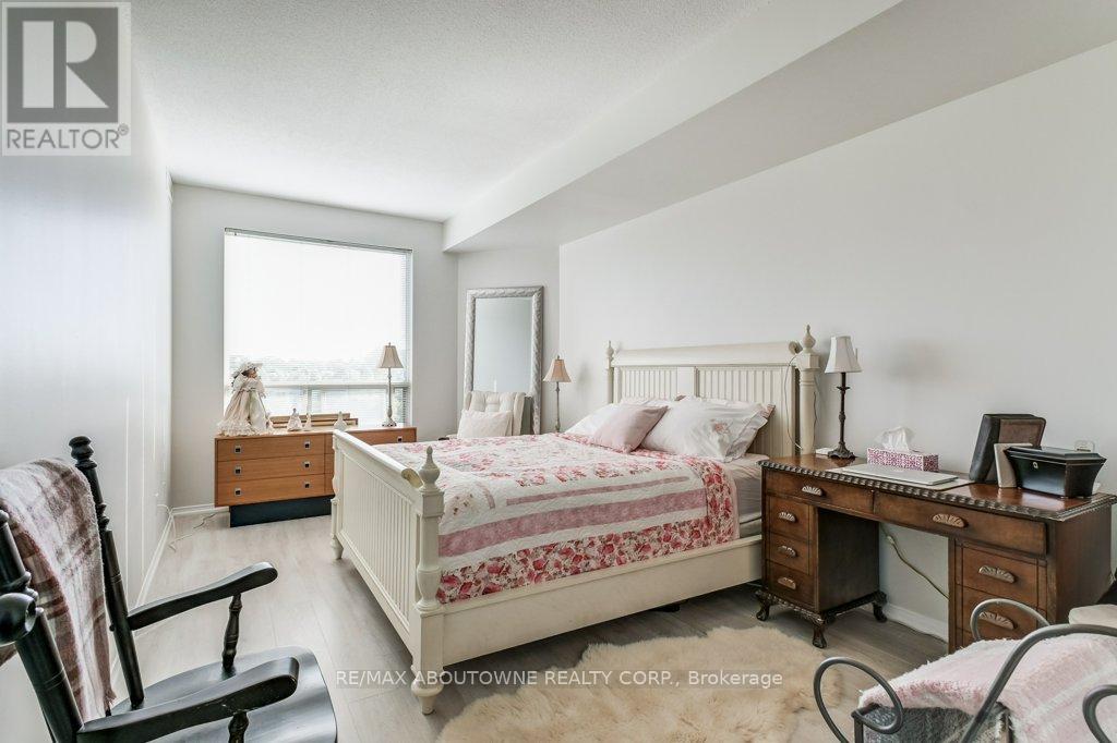 519 - 2511 Lakeshore Road W, Oakville, Ontario  L6L 6L9 - Photo 16 - W12454430