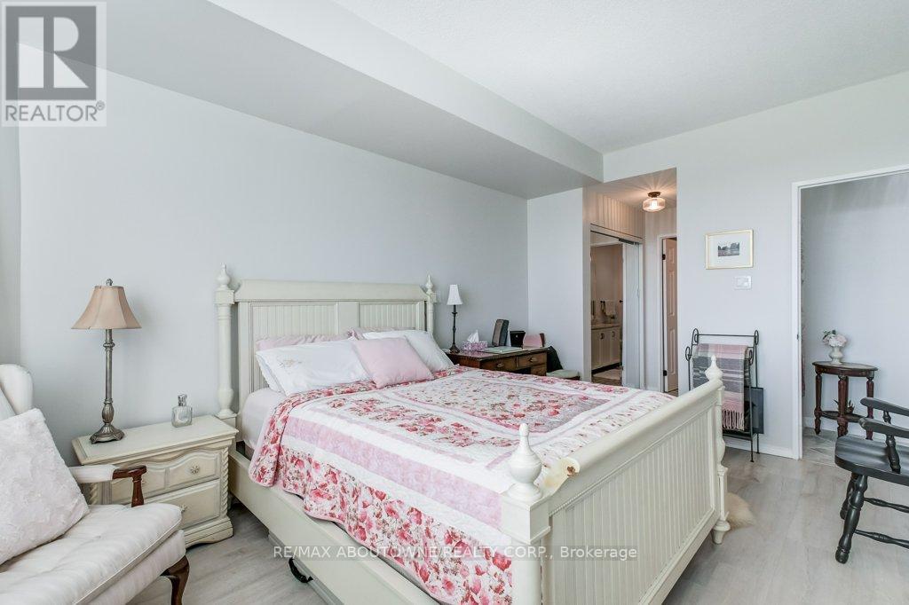 519 - 2511 Lakeshore Road W, Oakville, Ontario  L6L 6L9 - Photo 17 - W12454430