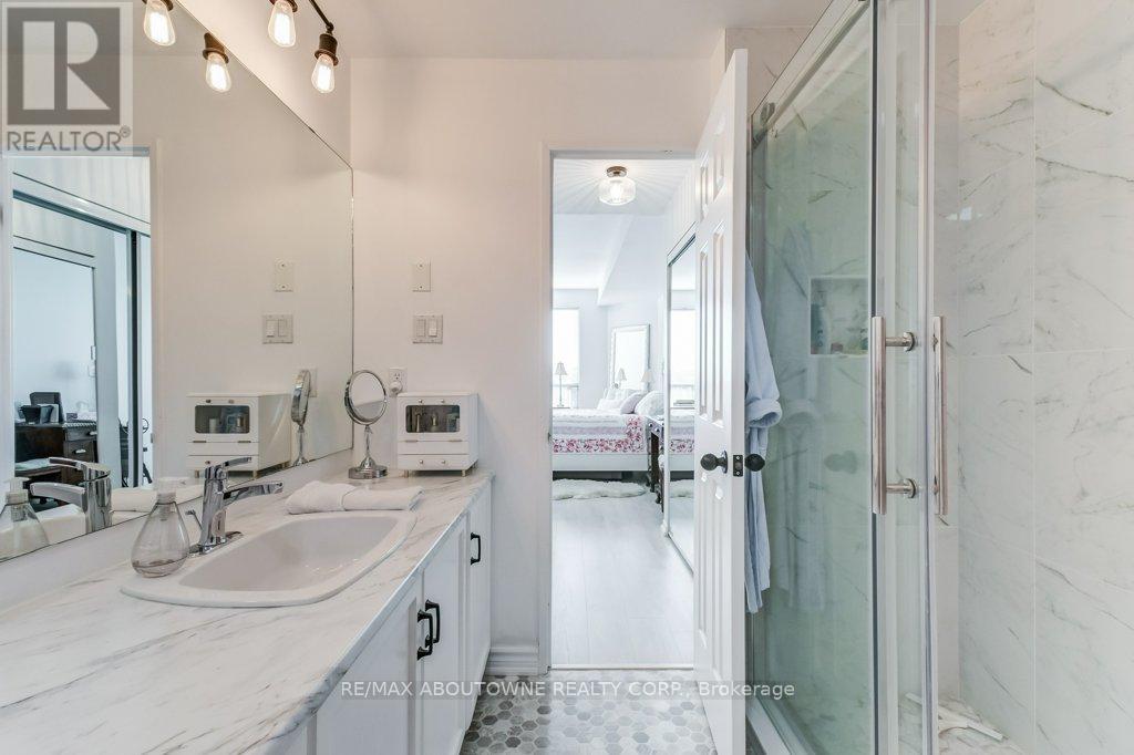 519 - 2511 Lakeshore Road W, Oakville, Ontario  L6L 6L9 - Photo 18 - W12454430