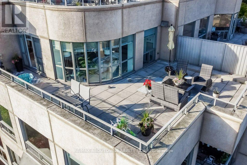 519 - 2511 Lakeshore Road W, Oakville, Ontario  L6L 6L9 - Photo 2 - W12454430