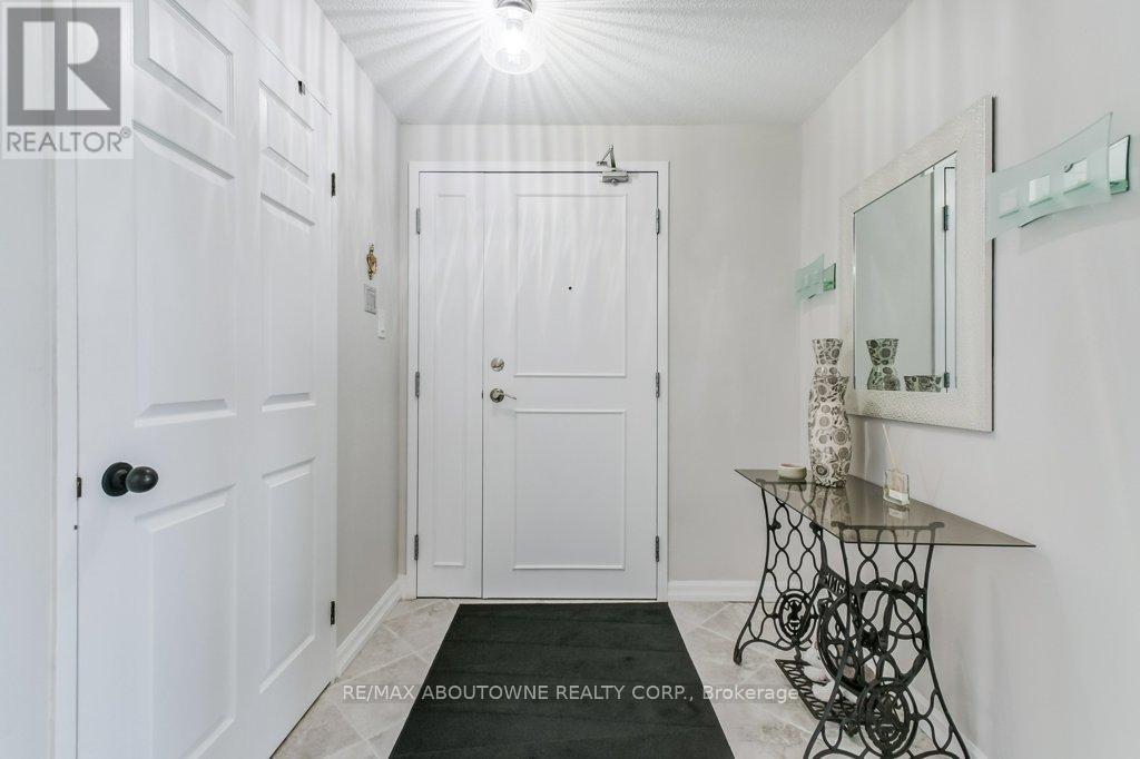 519 - 2511 Lakeshore Road W, Oakville, Ontario  L6L 6L9 - Photo 21 - W12454430