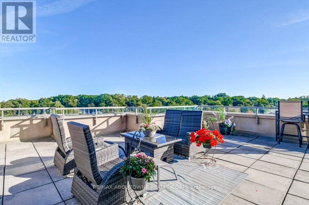 519 - 2511 Lakeshore Road W, Oakville, Ontario  L6L 6L9 - Photo 3 - W12454430