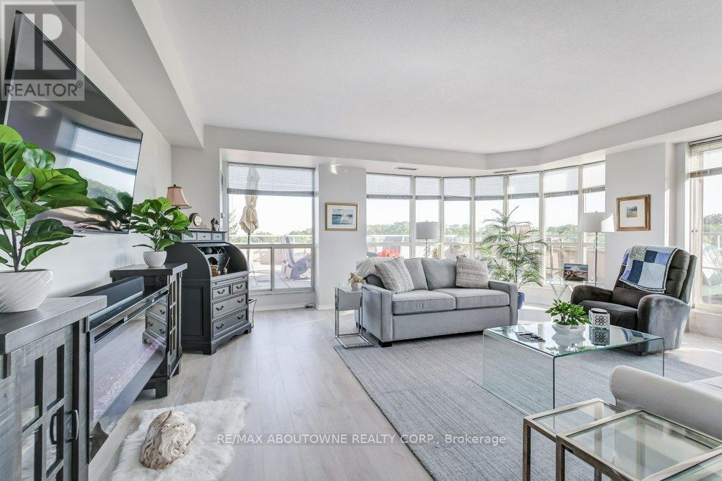 519 - 2511 Lakeshore Road W, Oakville, Ontario  L6L 6L9 - Photo 5 - W12454430