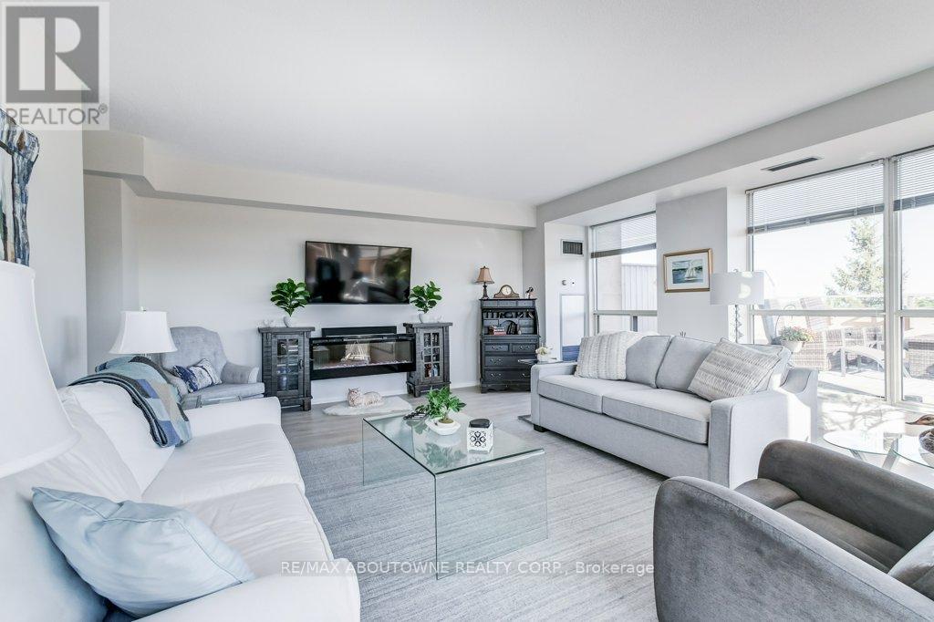 519 - 2511 Lakeshore Road W, Oakville, Ontario  L6L 6L9 - Photo 8 - W12454430