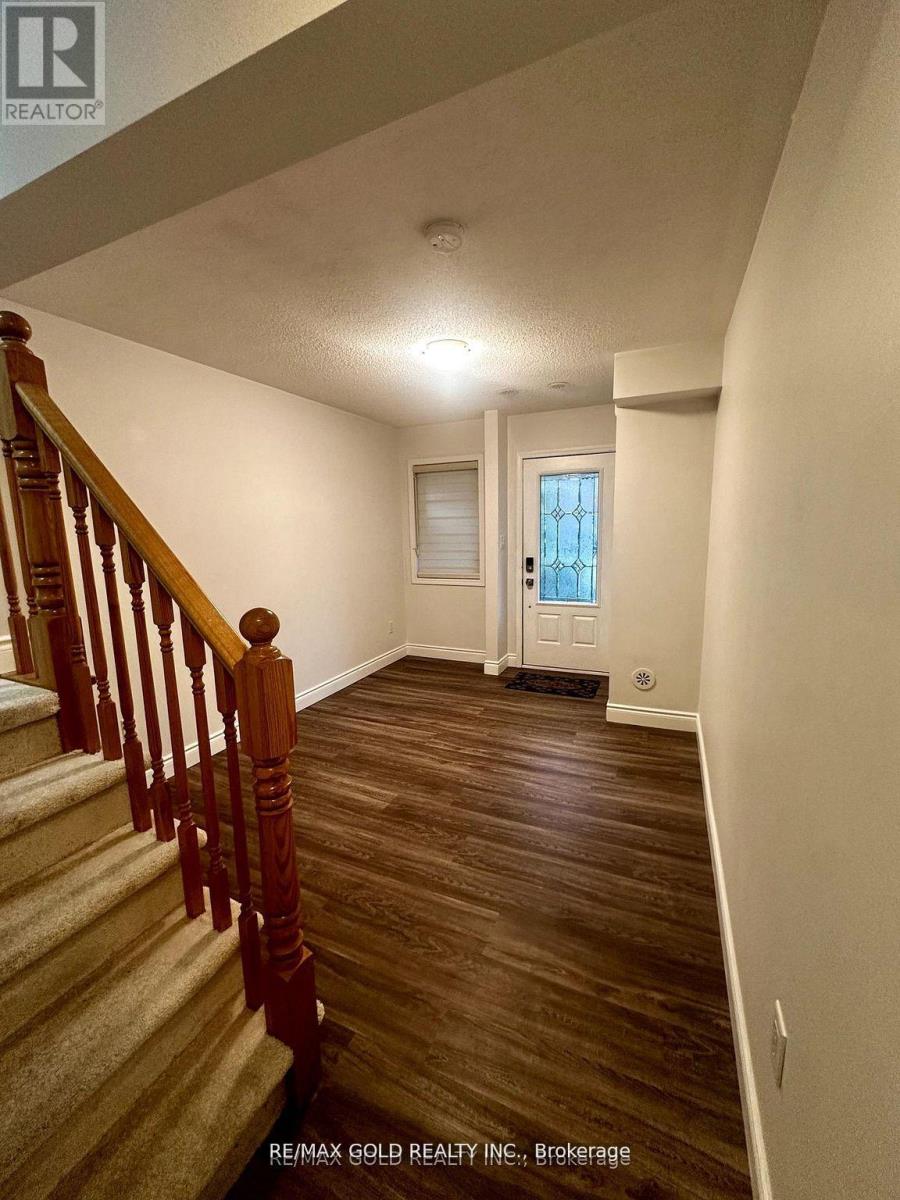812 Fowles Court, Milton, Ontario  L9T 0Z8 - Photo 2 - W12454436