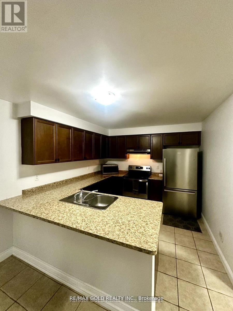 812 Fowles Court, Milton, Ontario  L9T 0Z8 - Photo 4 - W12454436