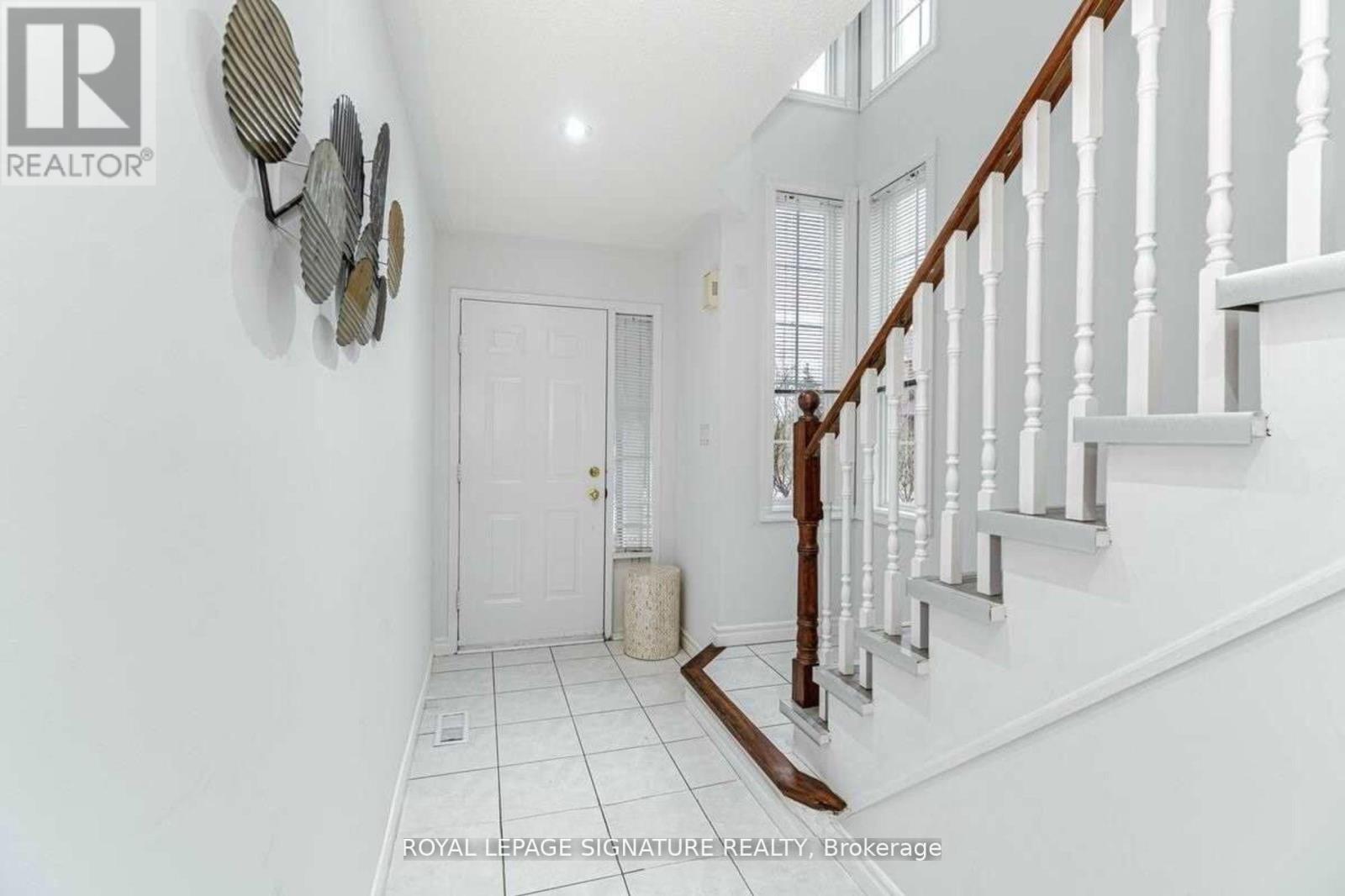 45 - 1591 South Parade Court, Mississauga, Ontario  L5M 6G1 - Photo 3 - W12454465
