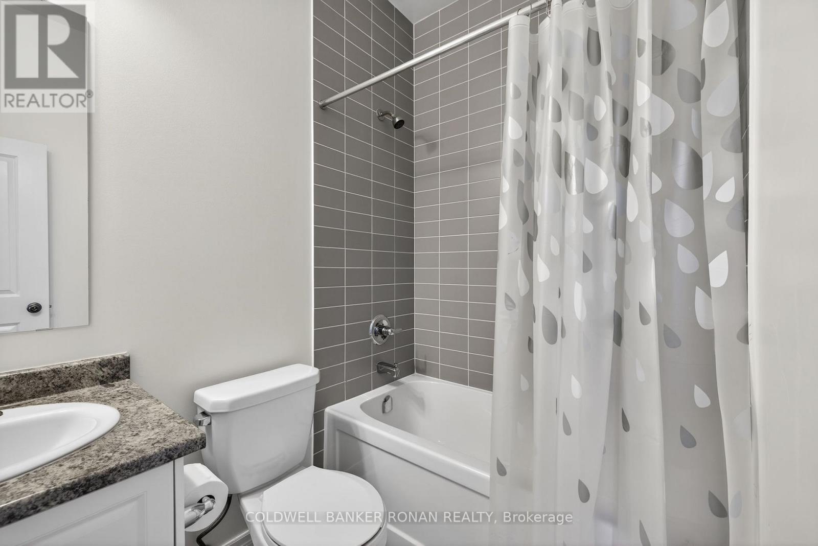 10 Mccardy Court, Caledon, Ontario  L7C 3X1 - Photo 6 - W12454474